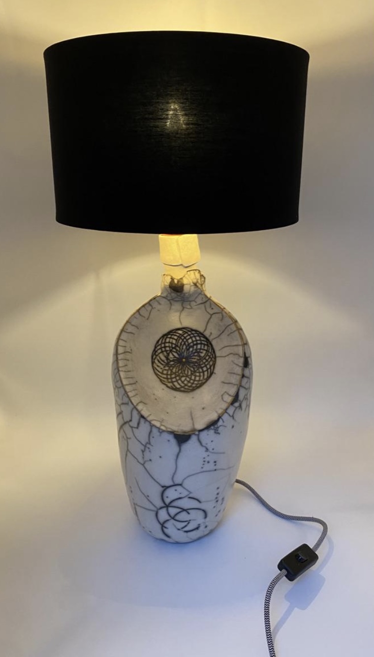 Lampe-Sculpture VII Raku Nu–Géométrie sacrée et craquelures